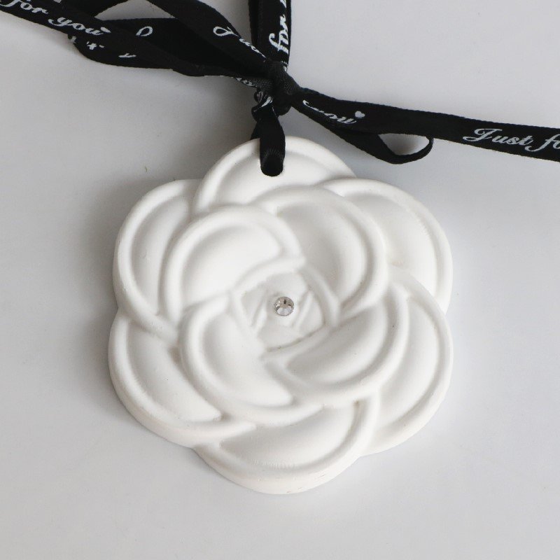 Hot Selling Home Wardrobe Hanging Car Air Freshener Scented Ceramic Aroma Porcelain Flower Fragrance Essential Oil Diffuser