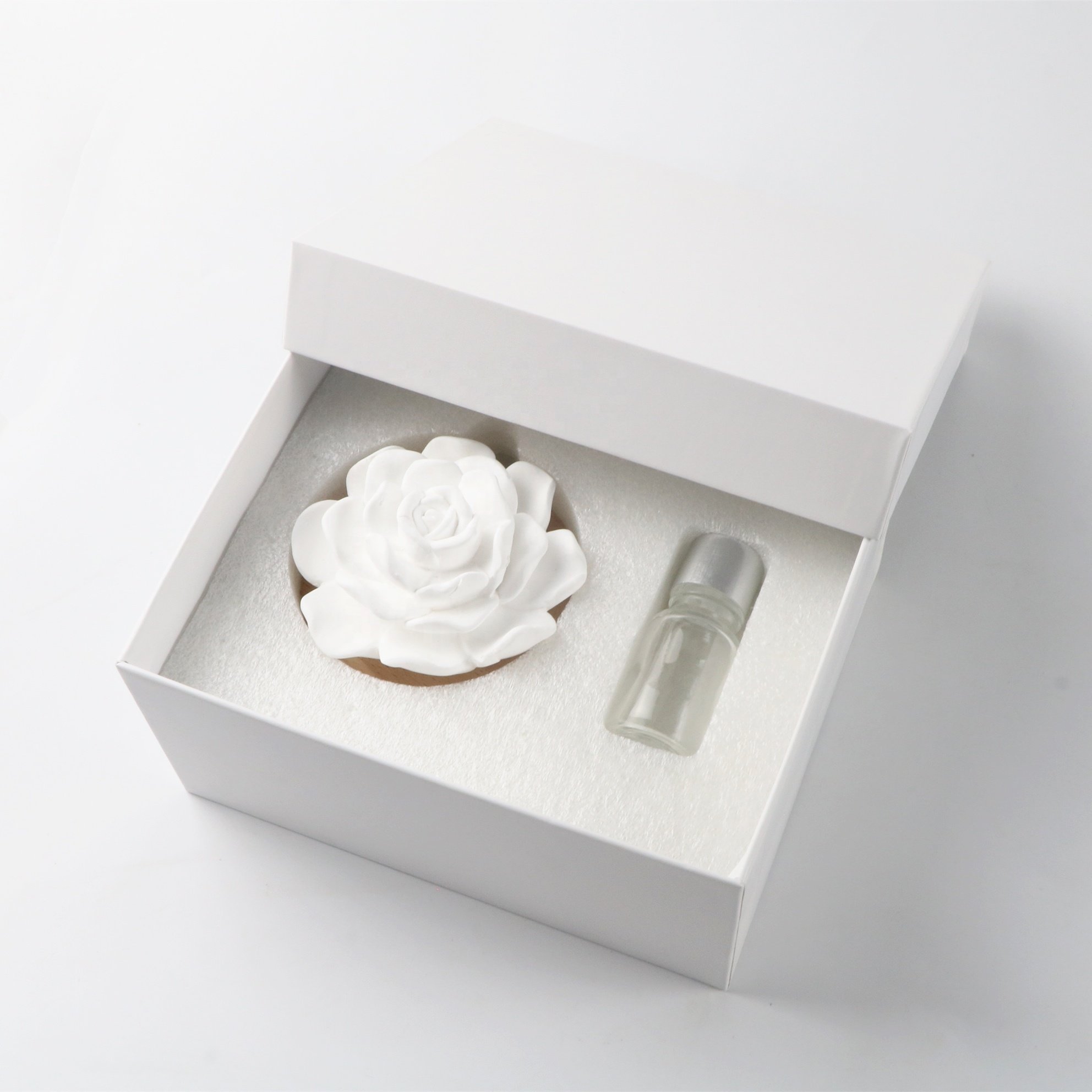 Factory Wholesale Scented Ceramic Flower Decoration Home Car Air Freshener Wood Base Porcelain Aroma Essential Oil Diffuser