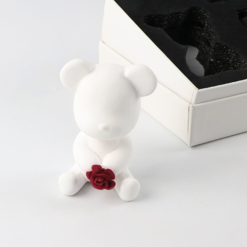 Stocked Wholesale Cute White Bear Shaped Scented Ceramic Aroma Fragrance Essential Oil Diffuser Car Vent Clip Air Freshener