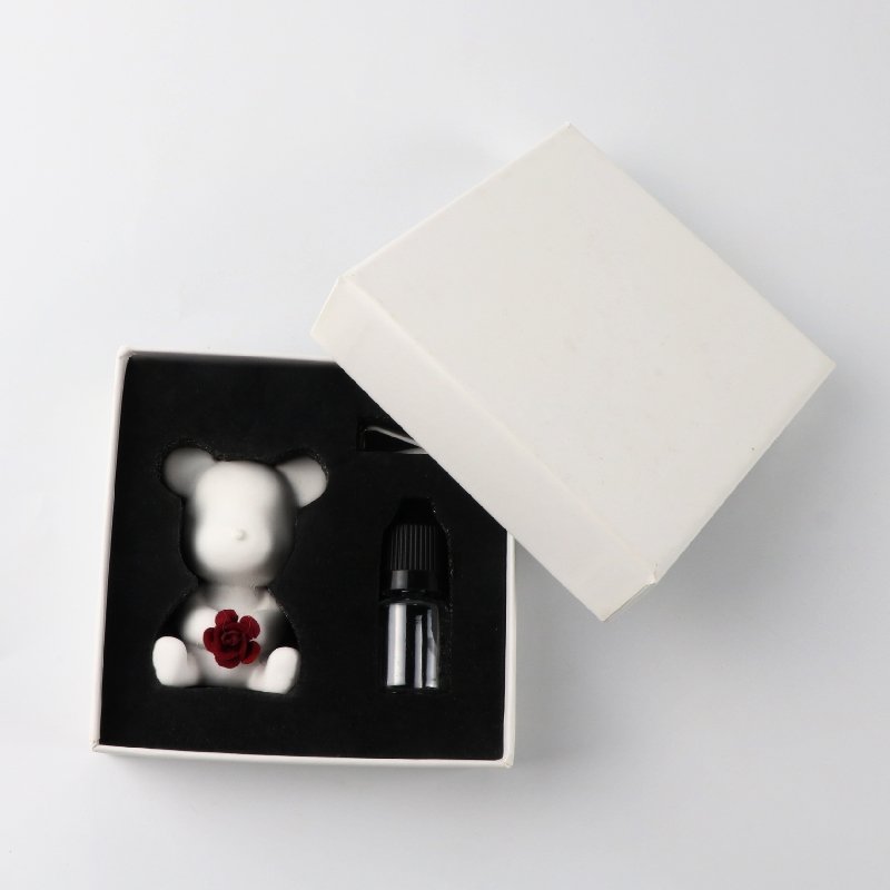 Stocked Wholesale Cute White Bear Shaped Scented Ceramic Aroma Fragrance Essential Oil Diffuser Car Vent Clip Air Freshener
