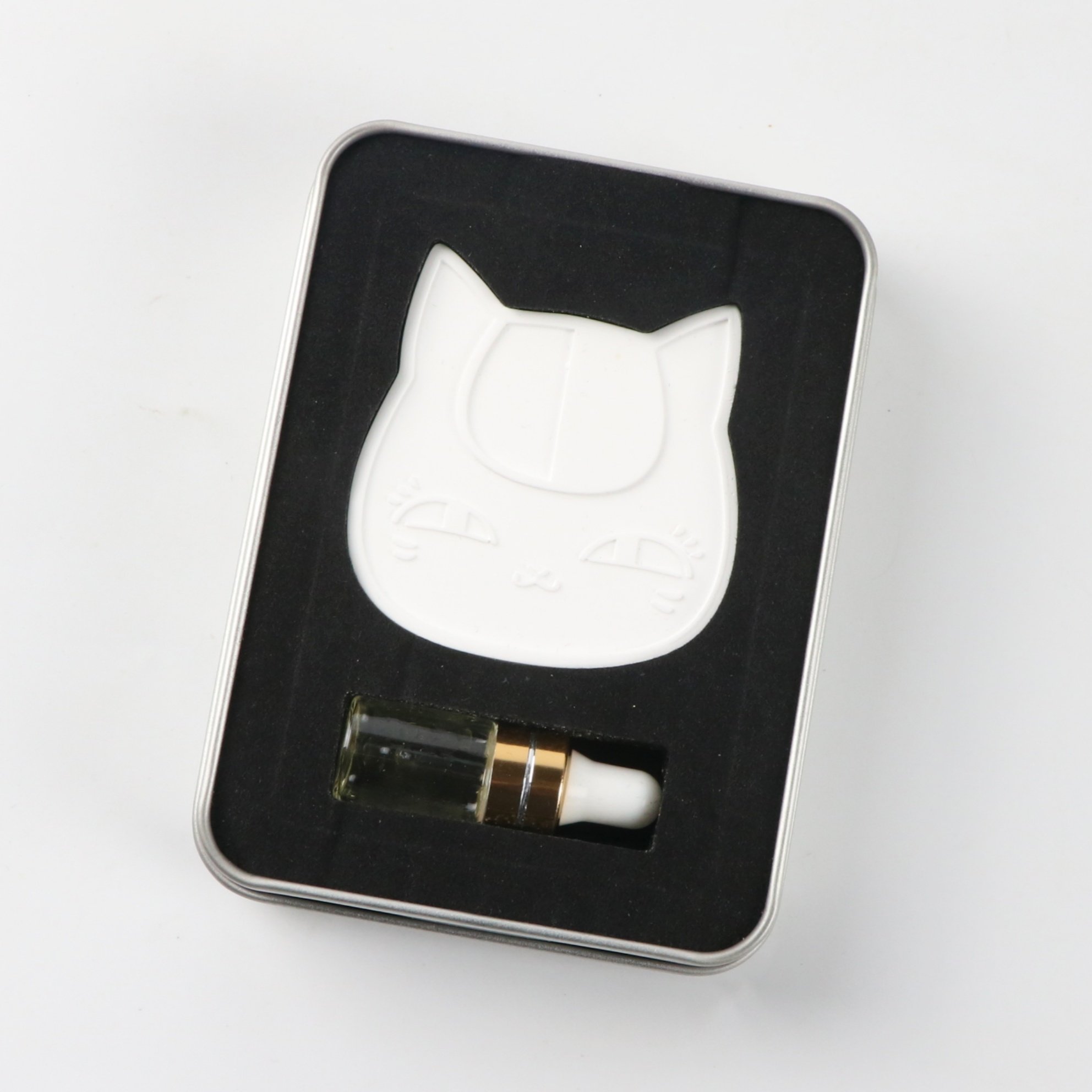 OEM Customized Ceramic Cat Shaped Scented Plaster Fragrance Essential Oil Diffuser Hanging Car Air Freshener
