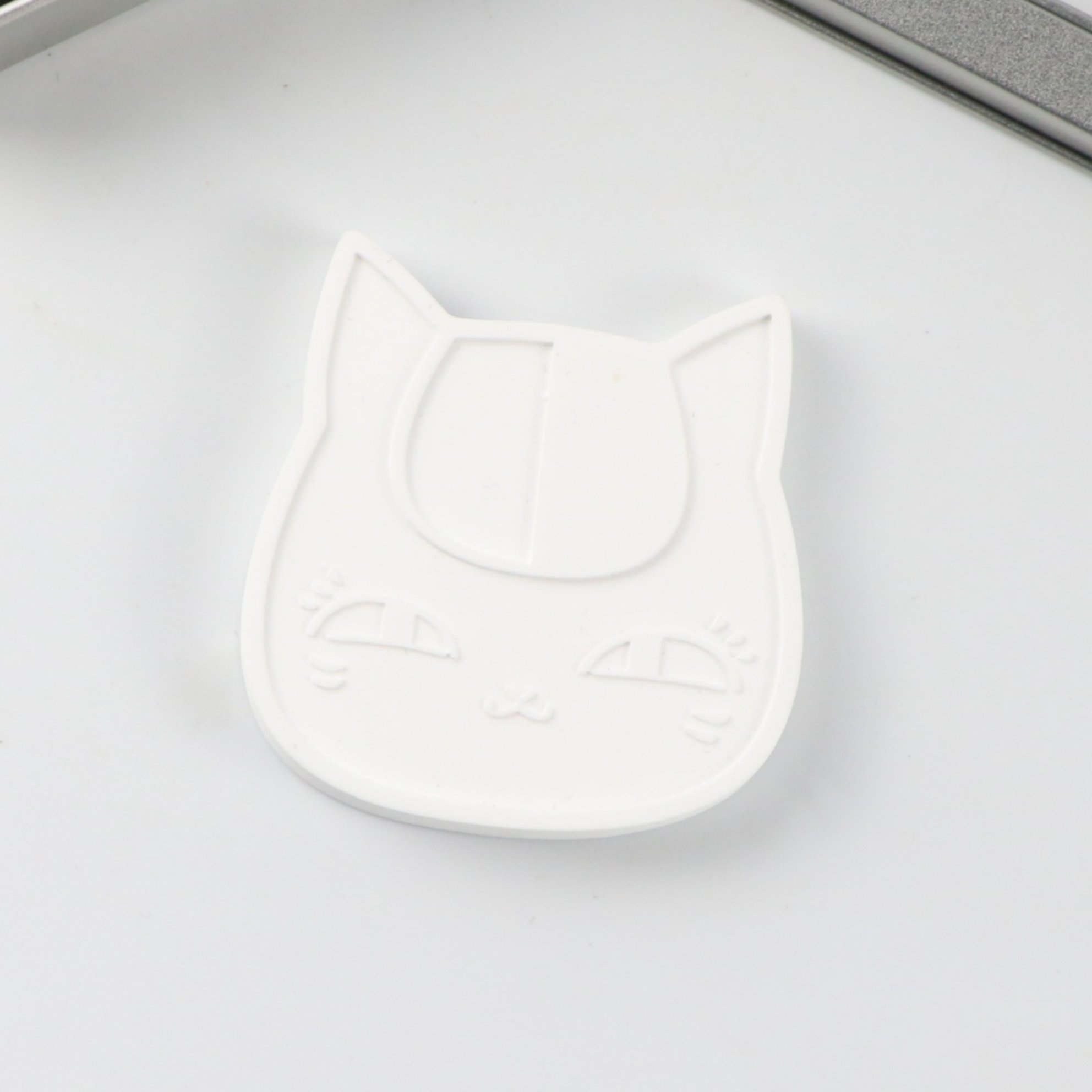 OEM Customized Ceramic Cat Shaped Scented Plaster Fragrance Essential Oil Diffuser Hanging Car Air Freshener