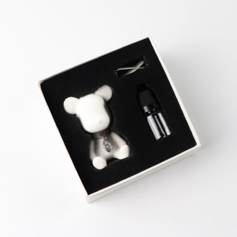 Hot Selling Cute Ceramic Bear Scented Car Aroma Vent Clip Air Freshener Fragrance Porcelain Fragrance Essential Oil Diffuser