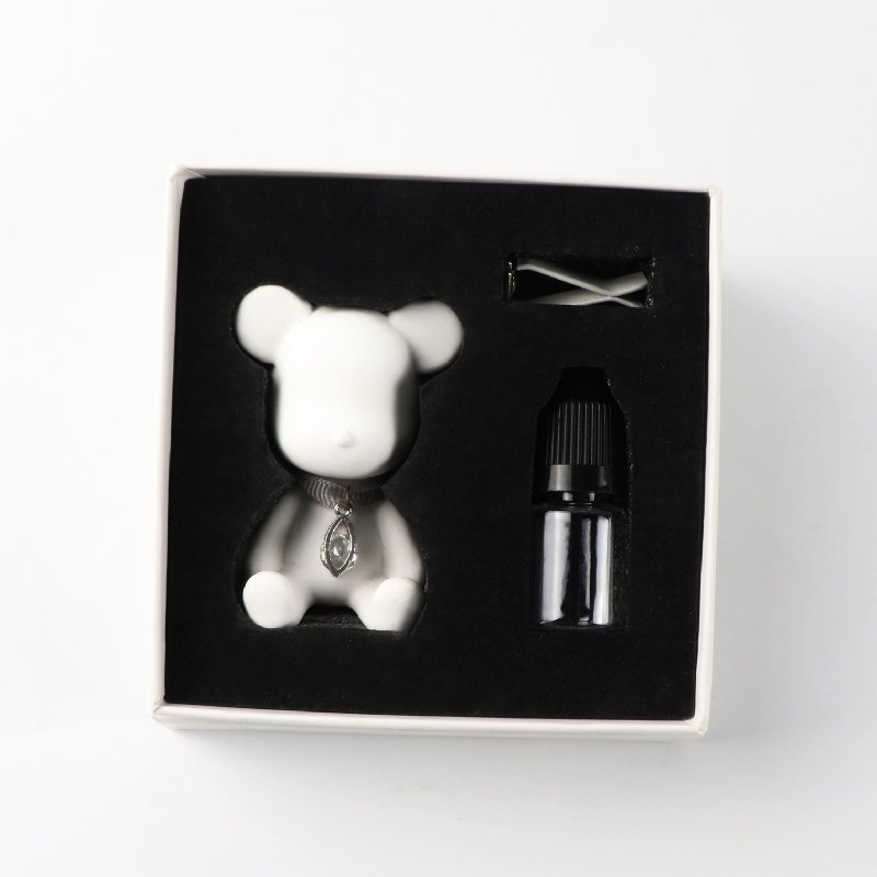 Hot Selling Cute Ceramic Bear Scented Car Aroma Vent Clip Air Freshener Fragrance Porcelain Fragrance Essential Oil Diffuser