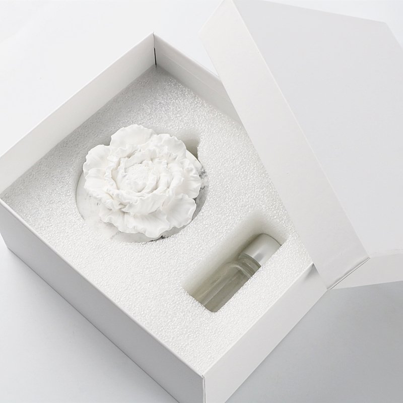 Stock Wholesale White Peony Shaped Hanging Home Scented Ceramic Aroma Plaster Porcelain Flower Fragrance Essential Oil Diffuser