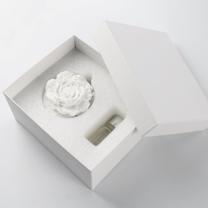 Stock Wholesale White Peony Shaped Hanging Home Scented Ceramic Aroma Plaster Porcelain Flower Fragrance Essential Oil Diffuser