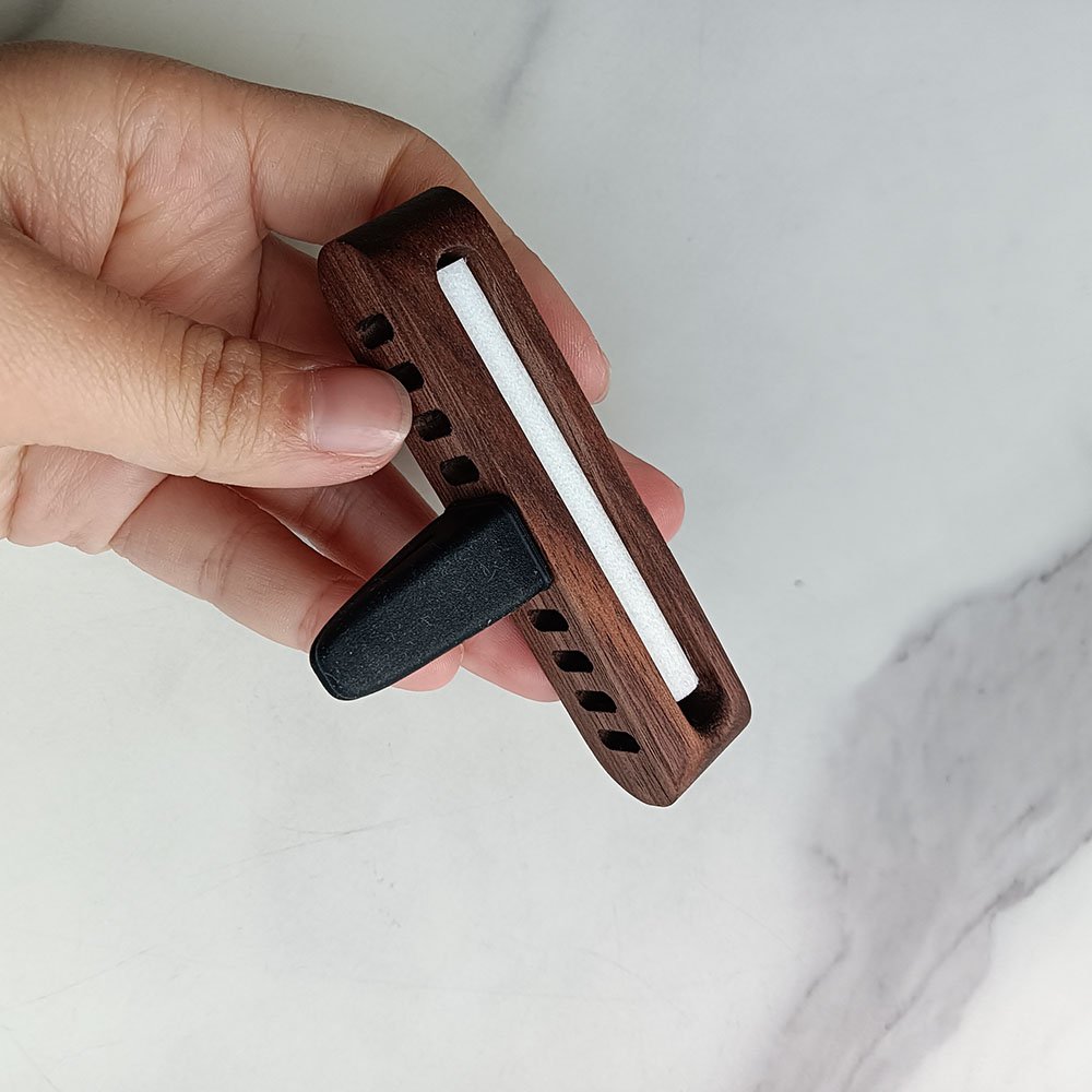 Black Walnut Wood Car Oil Essential Diffuser With Vent Clip Custom Logo Father's Day Wooden Car Air Freshener Oil Essential