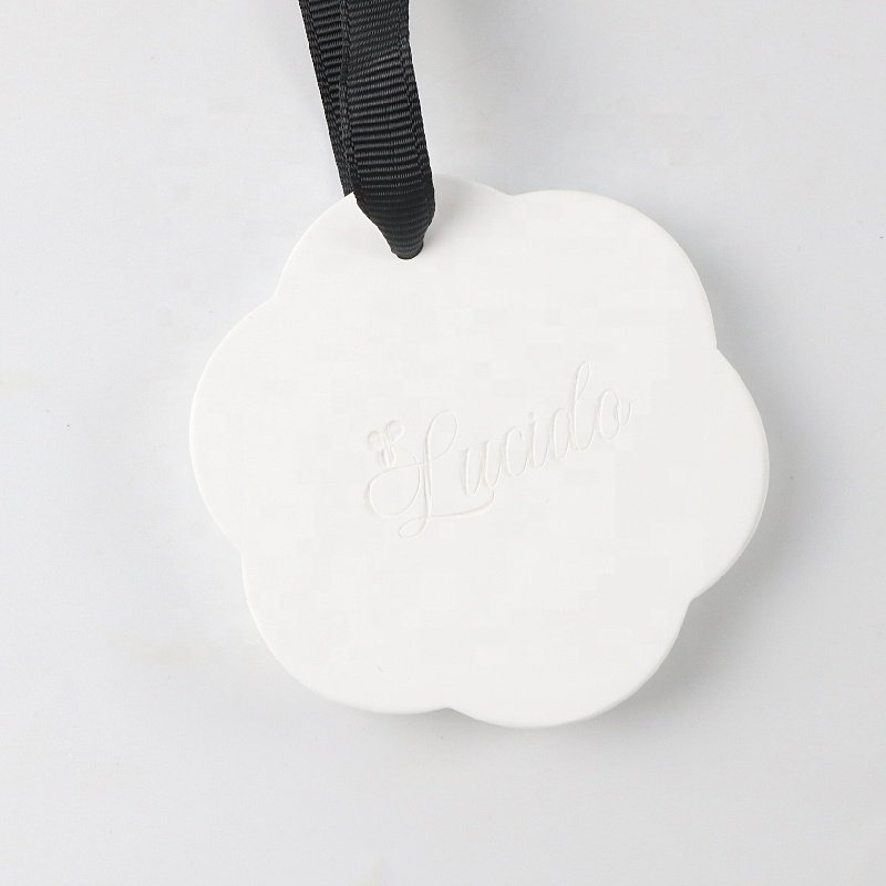 Engraved Logo Hanging Scented Ceramic Flower Oil Diffuser Perfume Pendant Car Air Freshener Home Wardrobe Aroma Decoration