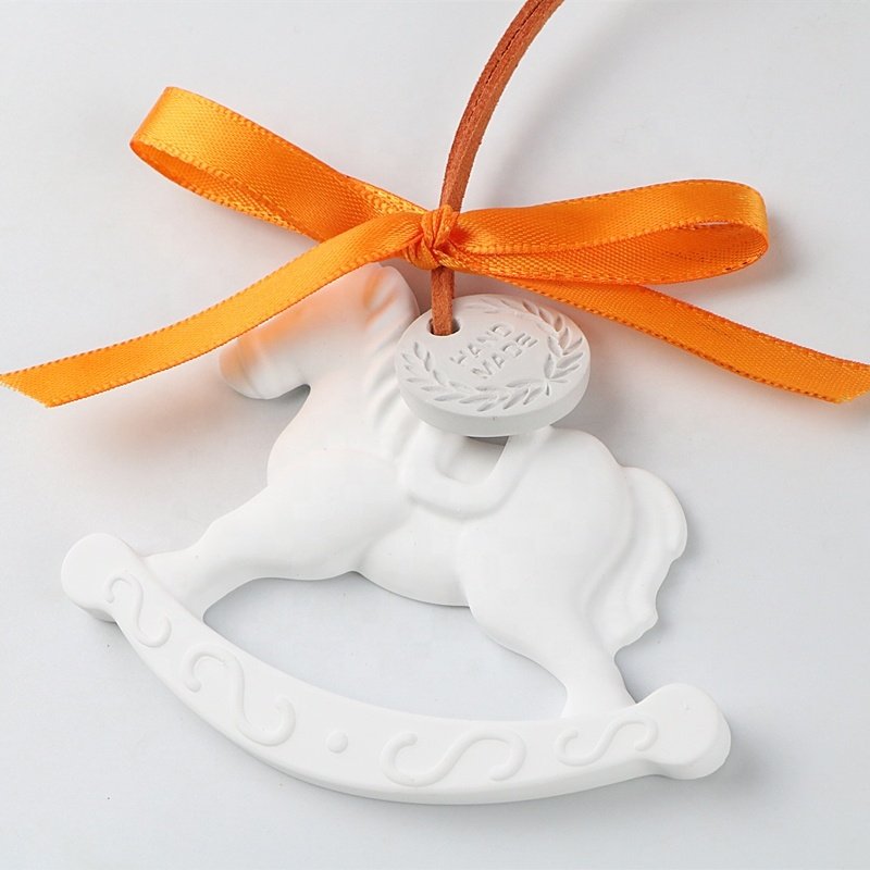 New White Horse Shaped Home Decoration Hanging Car Wardrobe Scented Ceramic Aroma Plaster Fragrance Essential Oil Diffuser