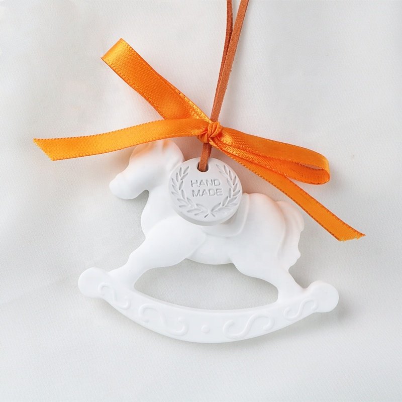 New White Horse Shaped Home Decoration Hanging Car Wardrobe Scented Ceramic Aroma Plaster Fragrance Essential Oil Diffuser