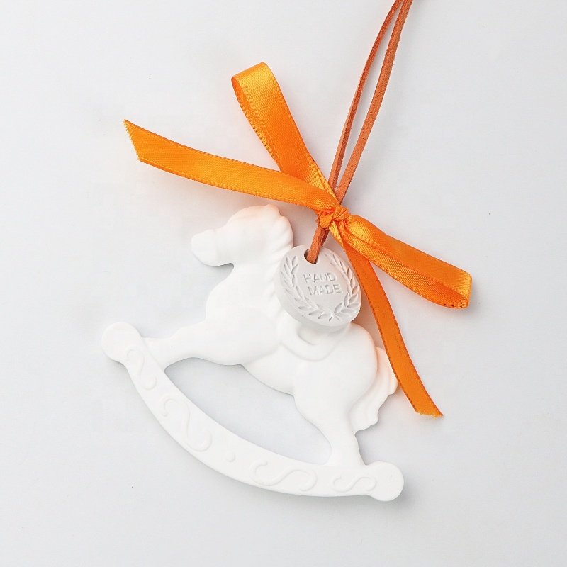 New White Horse Shaped Home Decoration Hanging Car Wardrobe Scented Ceramic Aroma Plaster Fragrance Essential Oil Diffuser