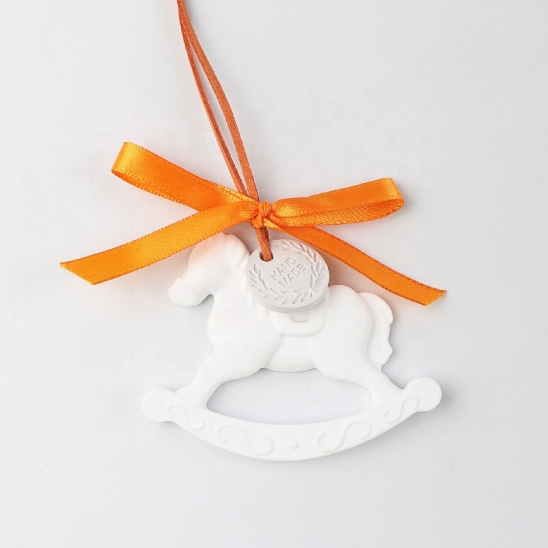 New White Horse Shaped Home Decoration Hanging Car Wardrobe Scented Ceramic Aroma Plaster Fragrance Essential Oil Diffuser