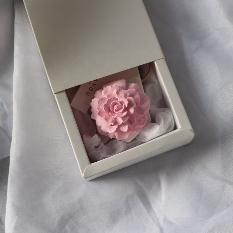 Hanging Mothers' Day Gift Carnation Car Wardrobe Air Freshener Essential Oil Scented Ceramic Aroma Porcelain Flower Diffuser