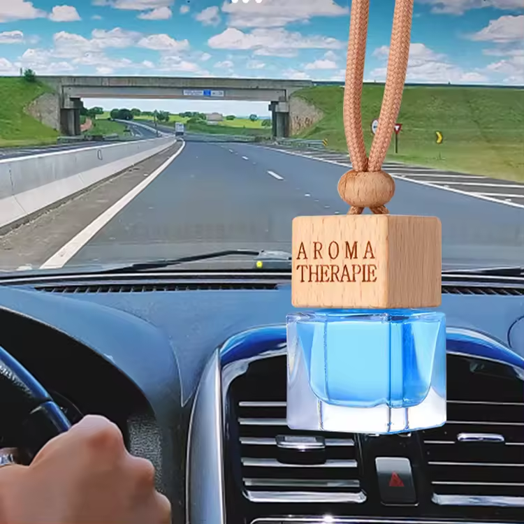 New design wholesale custom liquid bottle hanging air freshener car perfume