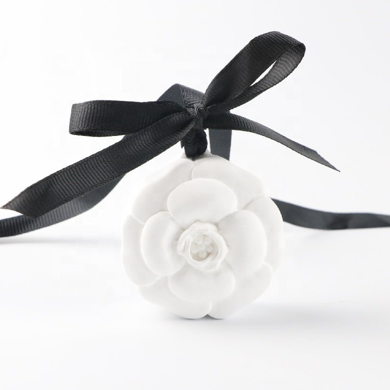 Luxury Car Home Decoration Pendant Air Freshener Gift Hanging Scented Ceramic Camellia Flower Fragrance Oil Aroma Diffuser