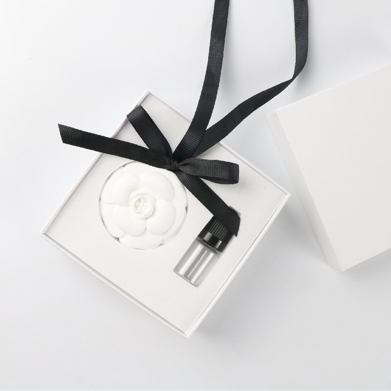 Luxury Car Home Decoration Pendant Air Freshener Gift Hanging Scented Ceramic Camellia Flower Fragrance Oil Aroma Diffuser