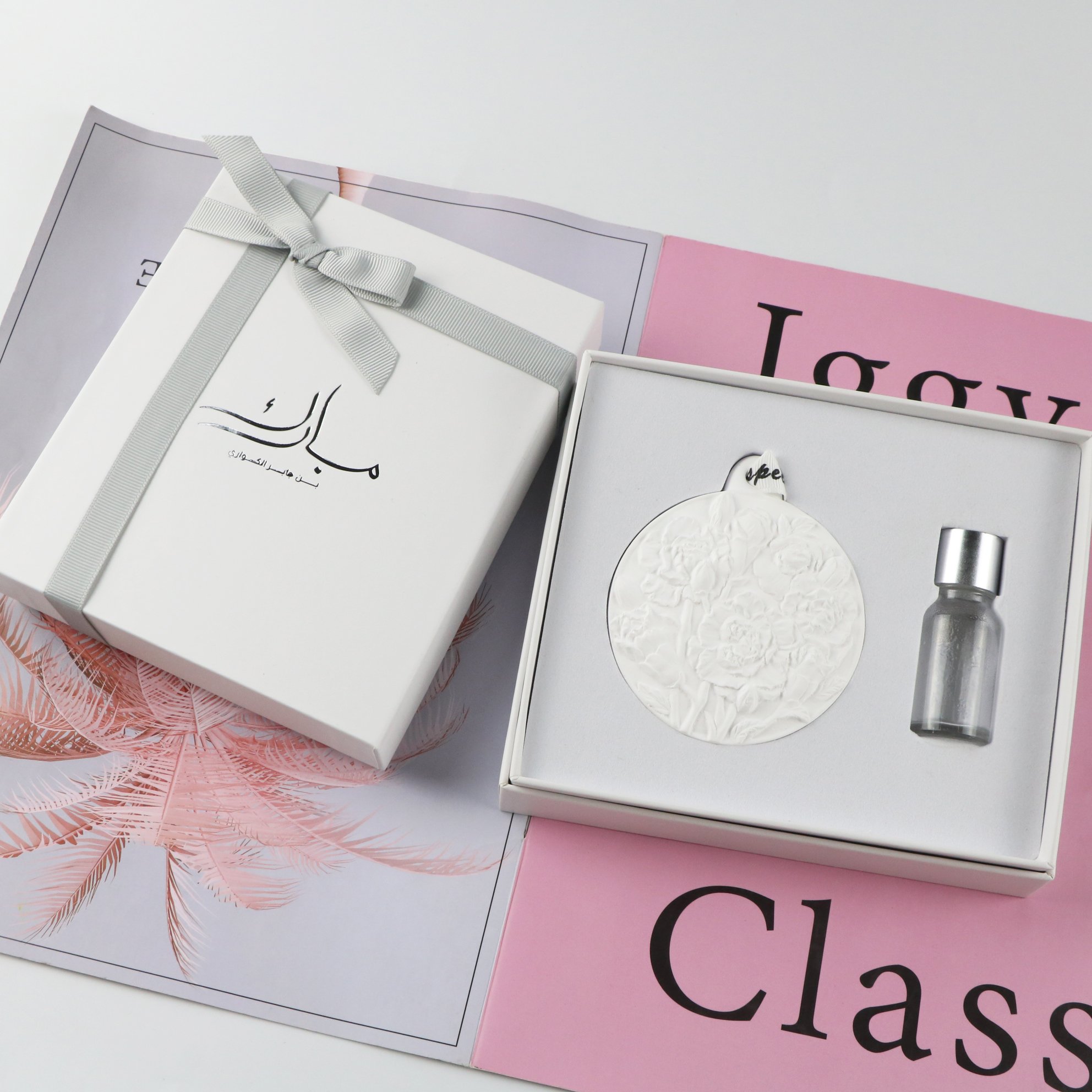 Luxury Customized Gift Handmade Ceramic Aromatherapy Hanging Porcelain FLower Car Air Freshener Fragrance Essential Oil Diffuser