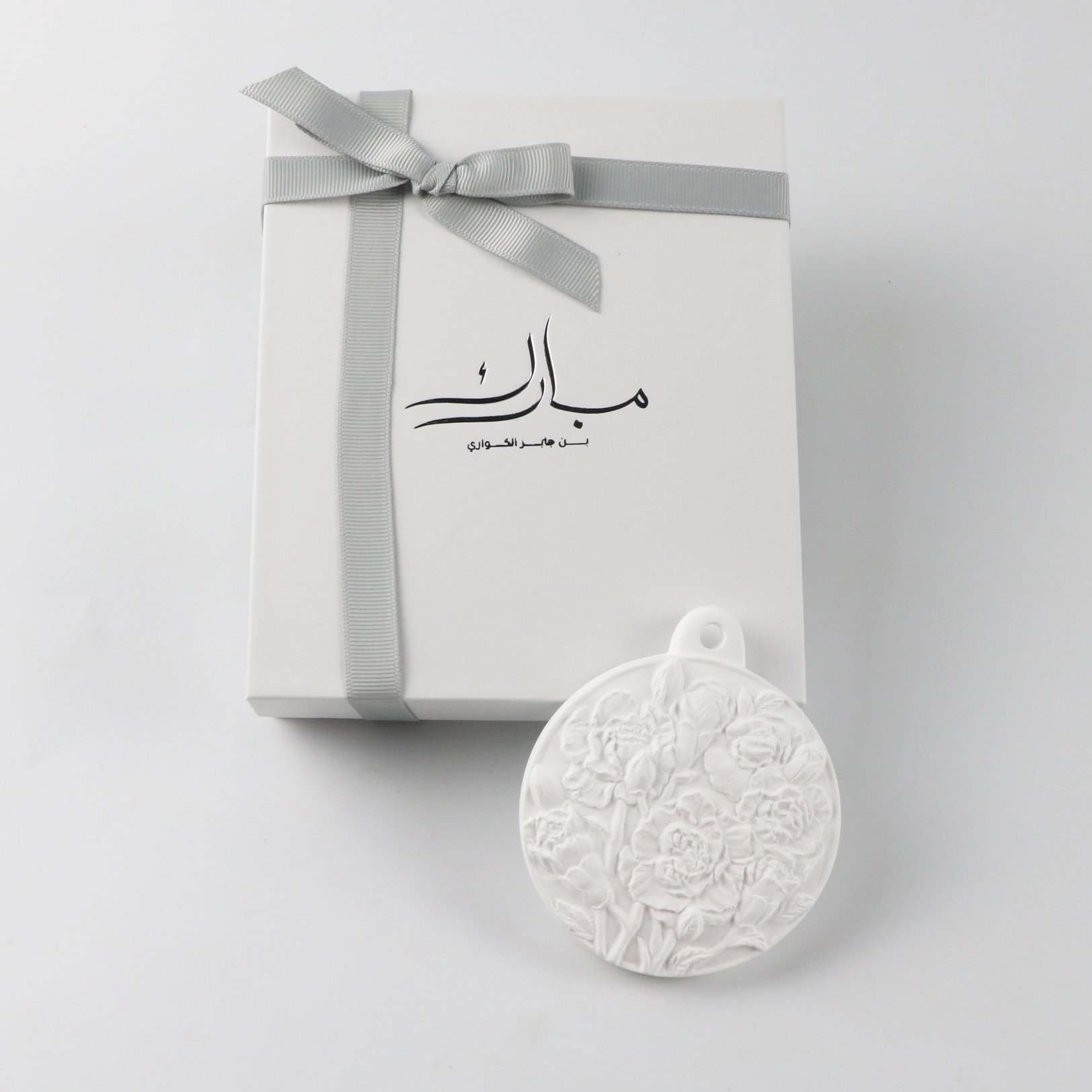 Luxury Customized Gift Handmade Ceramic Aromatherapy Hanging Porcelain FLower Car Air Freshener Fragrance Essential Oil Diffuser