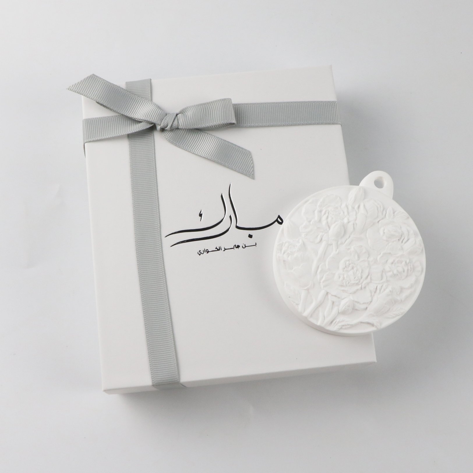 Luxury Customized Gift Handmade Ceramic Aromatherapy Hanging Porcelain FLower Car Air Freshener Fragrance Essential Oil Diffuser