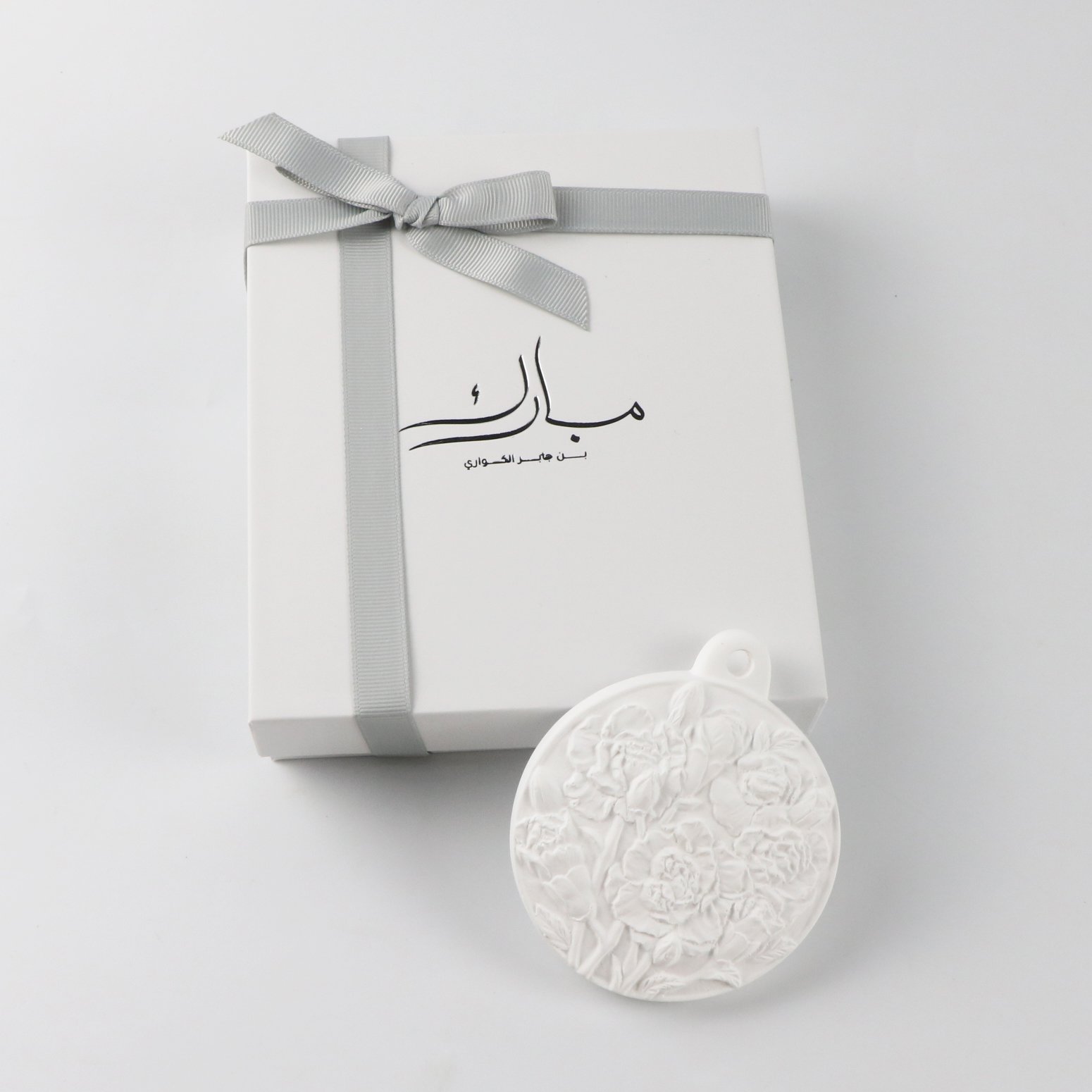Luxury Customized Gift Handmade Ceramic Aromatherapy Hanging Porcelain FLower Car Air Freshener Fragrance Essential Oil Diffuser