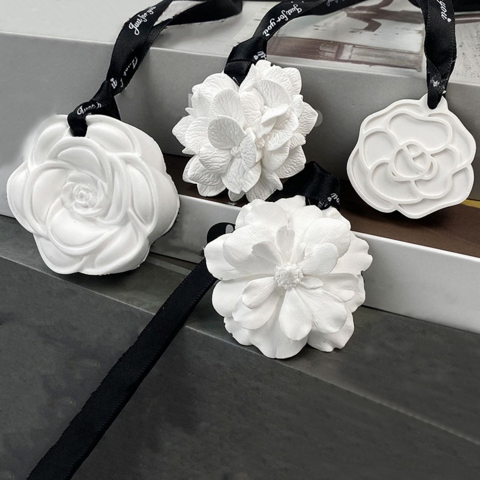 Yogo High Quality High Strength Hanging Round Plaster Stone Aroma Fragrance Diffuser Car Scent Freshener