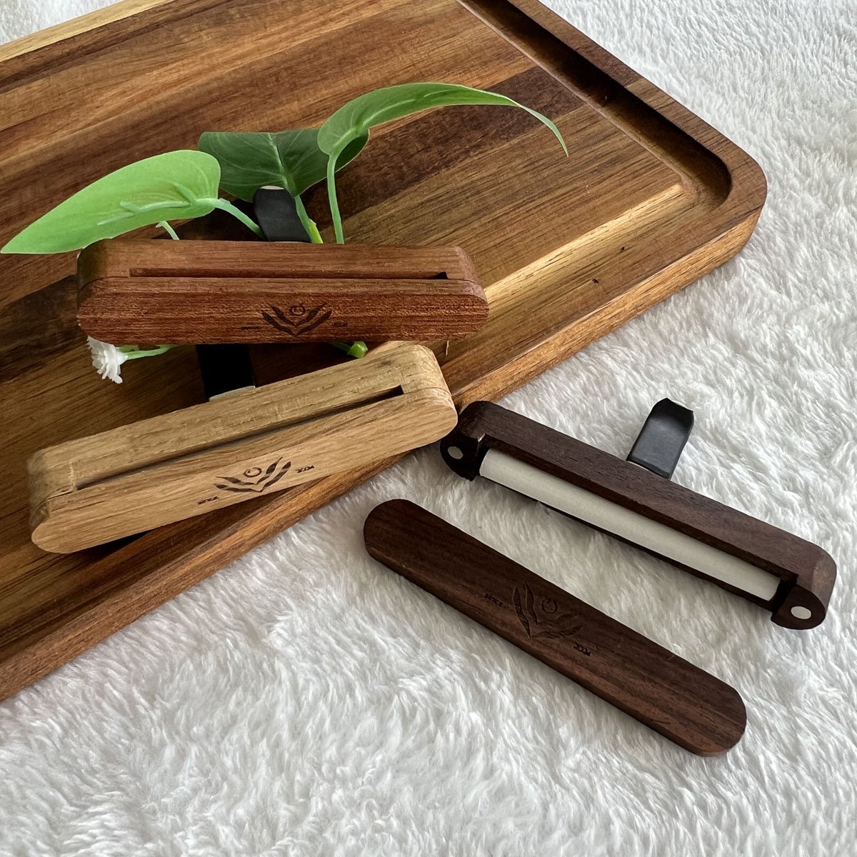 Essential Oil Car Diffuser Wood Car Air Freshener Diffuser Aromatherapy Scents Air Freshener Vent Clip Aromatherapy Diffuser