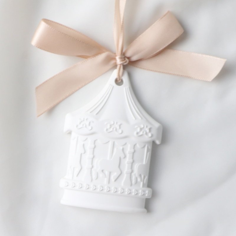 Wholesale White Hanging Car Scented Air Freshener Ceramic Aroma Plaster Porcelain Flower Fragrance Essential Oil Diffuser