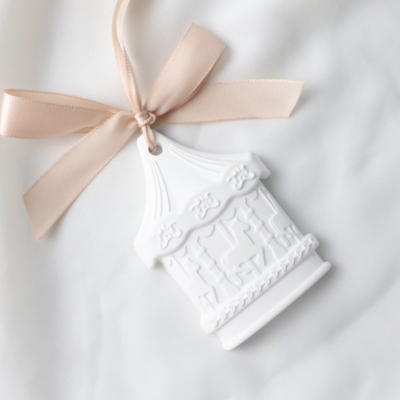 Wholesale White Hanging Car Scented Air Freshener Ceramic Aroma Plaster Porcelain Flower Fragrance Essential Oil Diffuser