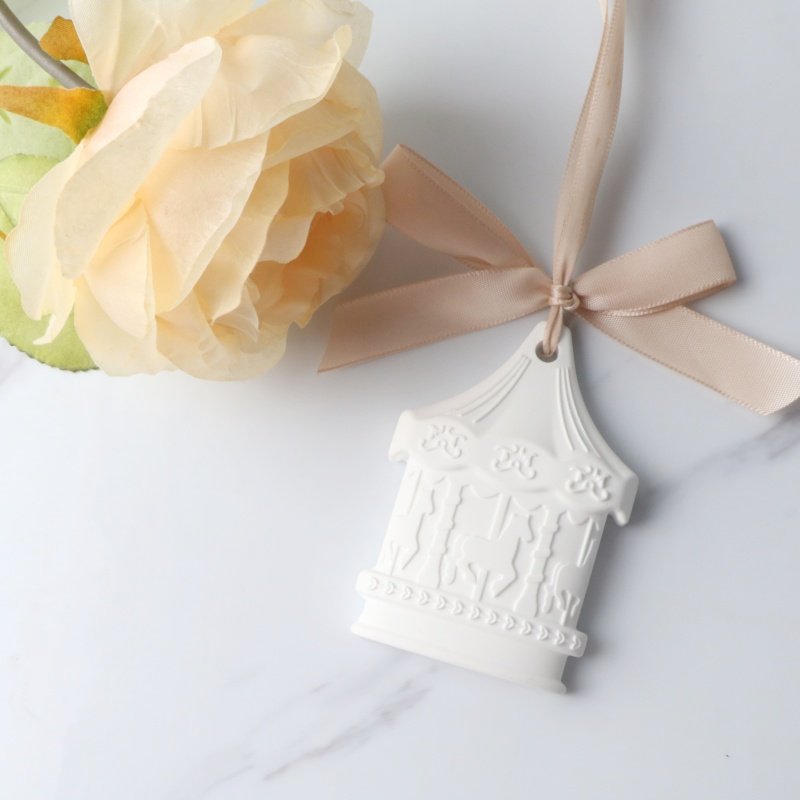 Wholesale White Hanging Car Scented Air Freshener Ceramic Aroma Plaster Porcelain Flower Fragrance Essential Oil Diffuser