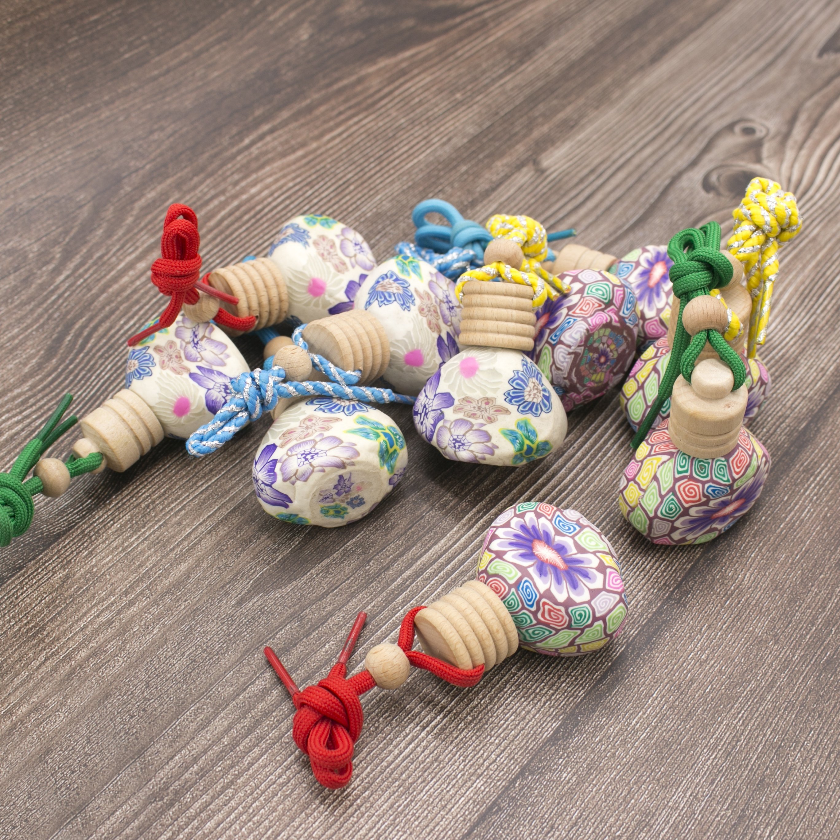 Car Decoration Perfume Diffuser Bottle Fragrance Hanging Pendant Air Freshener (Colorful pattern)