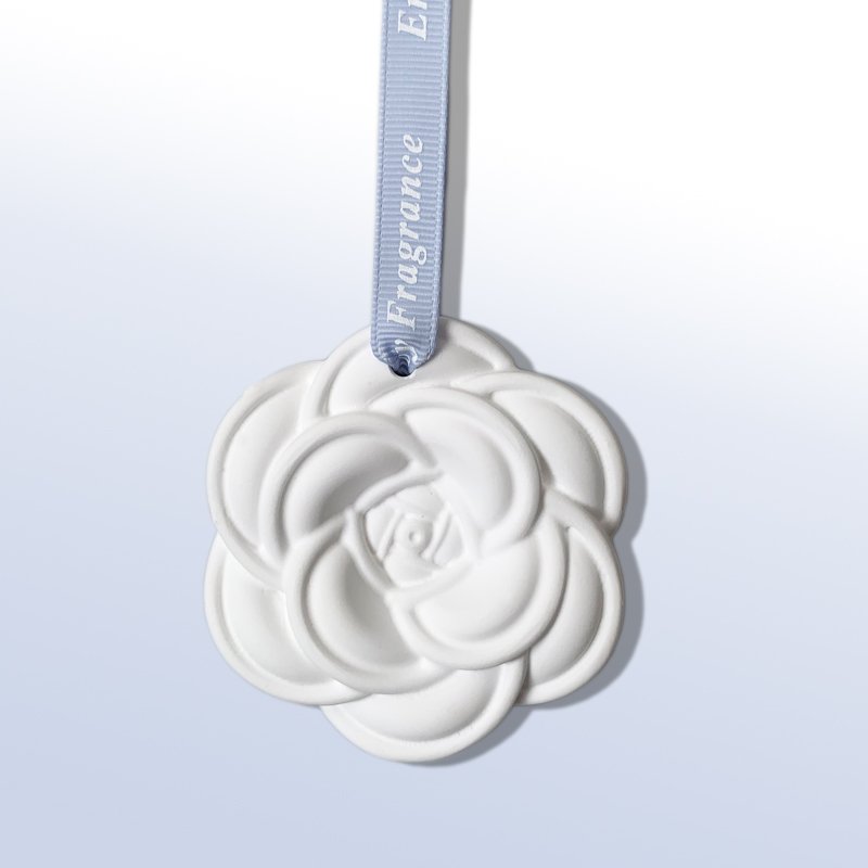 Wholesale White Camellia Flower Hanging Scented Ceramic Decoration Pendant Car Aroma Diffuser Air Freshener Fragrance Ceramic