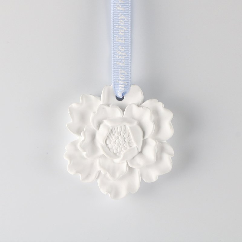 Wholesale Scented Ceramic Decoration Hanging Car Air Freshener Handmade Porcelain Flower Aroma Plaster Essential Oil Diffuser