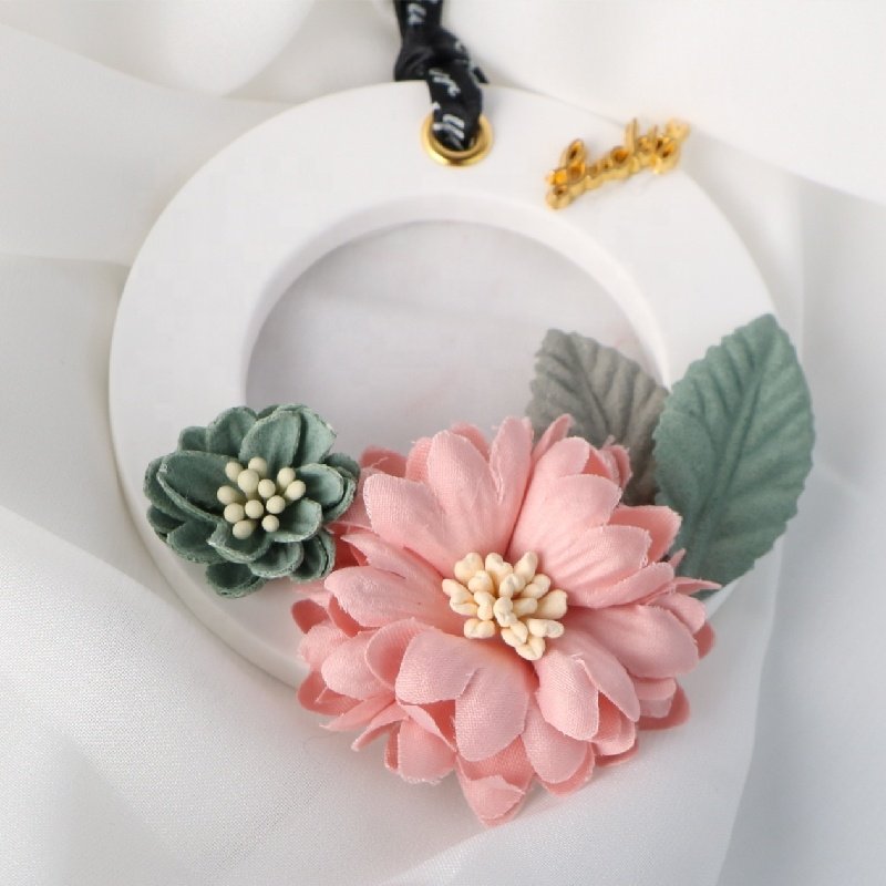 Round Ring White Plaster Scented Hanging Air Freshener Ceramic Aroma Stone Porcelain Flower Essential Oil Fragrance Diffuser