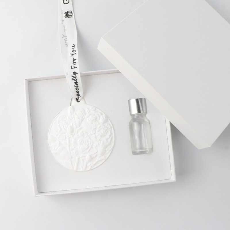 Stocked Hanging Car Wardrobe Air Freshener Round white Scented Ceramic Flower Aroma Porcelain Essential Oil Fragrance Diffuser