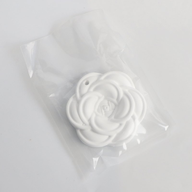 Camellia Flower Shaped Hanging Ceramic Aroma Stone Pendent Car Air Freshener Portable Essential Oil Aroma Porcelain Diffuser