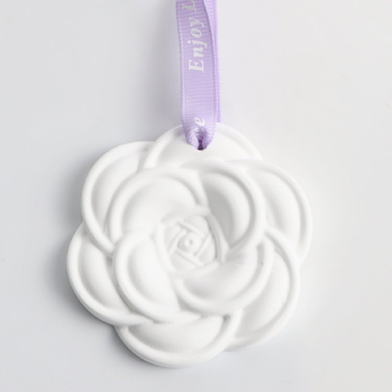 Camellia Flower Shaped Hanging Ceramic Aroma Stone Pendent Car Air Freshener Portable Essential Oil Aroma Porcelain Diffuser