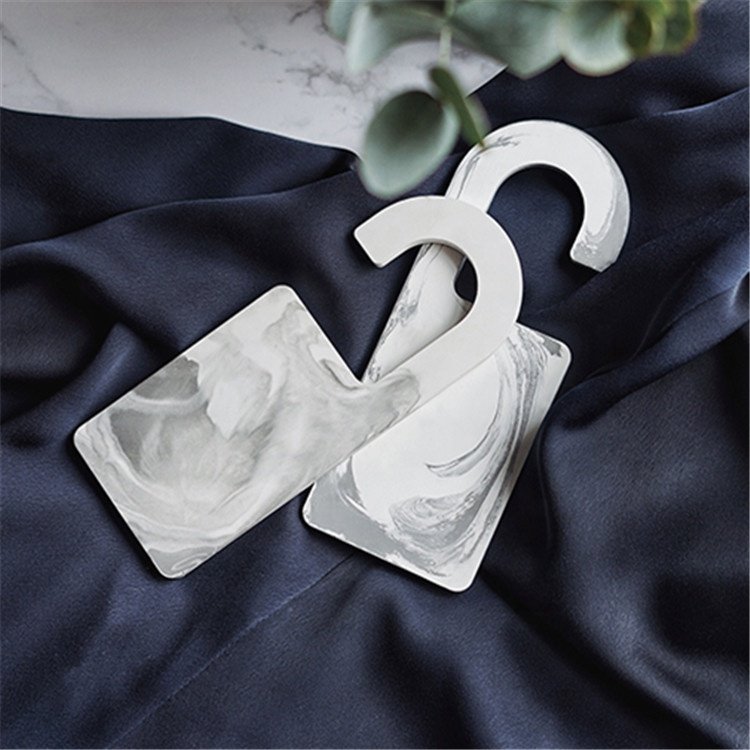 Wholesale Stocked Decoration Hanging Car Wardrobe Air Freshener Scented Ceramic Aroma Porcelain Flower Essential Oil Diffuser