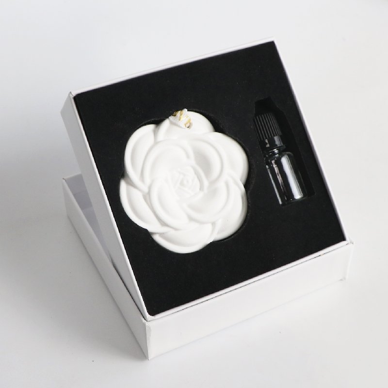 Stocked Hanging Car Wardrobe Pendant Air Freshener White Scented Ceramic Camellia Flower Home Fragrance Essential Oil Diffuser