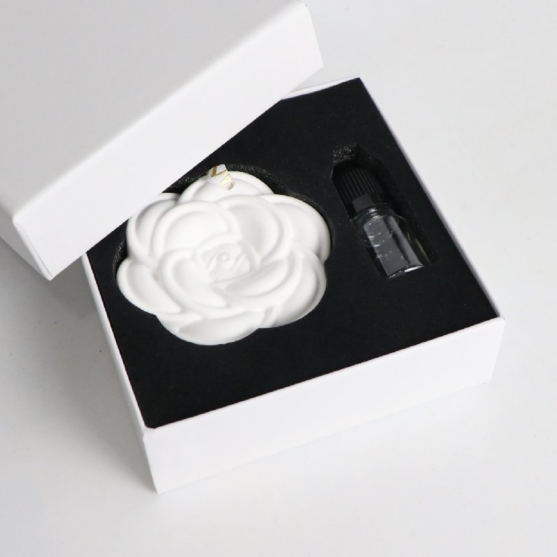 Stocked Hanging Car Wardrobe Pendant Air Freshener White Scented Ceramic Camellia Flower Home Fragrance Essential Oil Diffuser