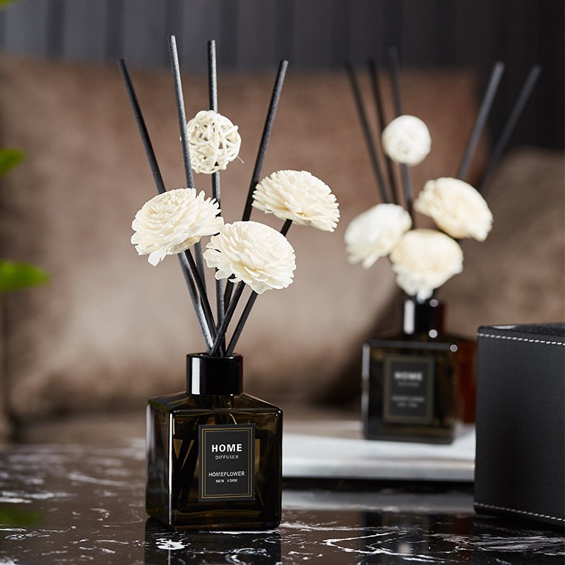 Custom Essential Oil Liquid Aroma Fragrance Reed Diffuser Bottle 150Ml 200Ml Car Home Hotel Luxury Set Gift with Box Packaging