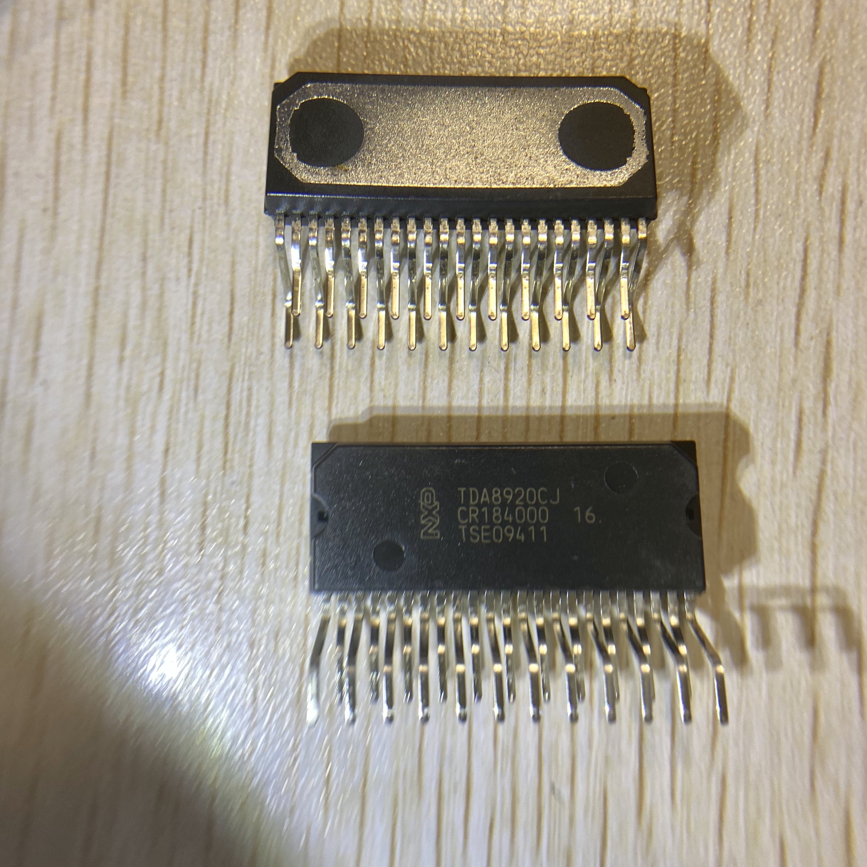 TDA8920BJ Original amplifier ic electronic spare parts ic component car ic Audio power amplifier