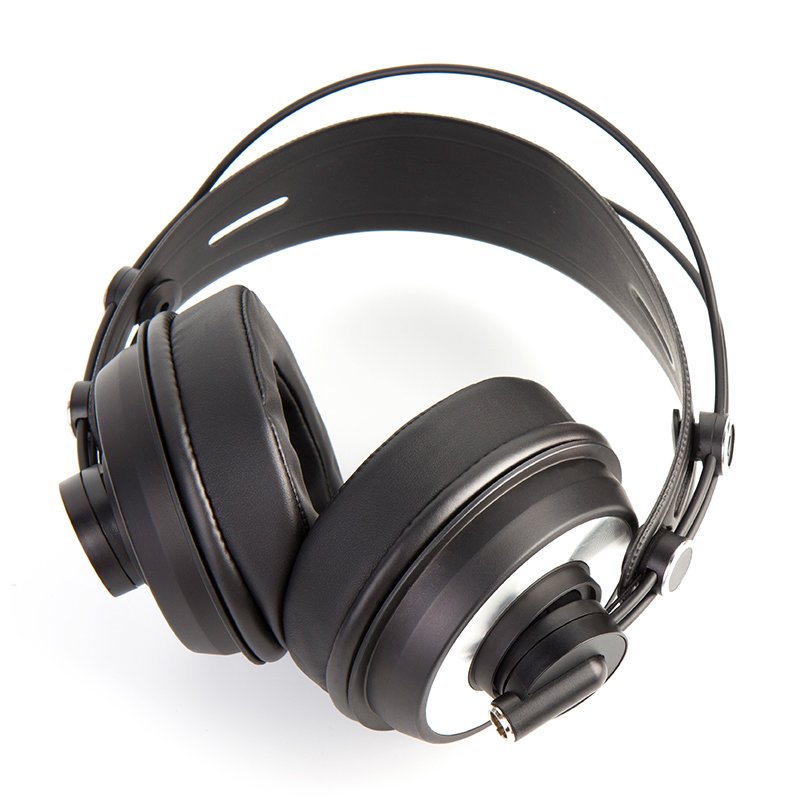 Professional Recording and Mixing Over-Ear Headphones suitable for DJ stage performances equipped with 50mm isolating earcups