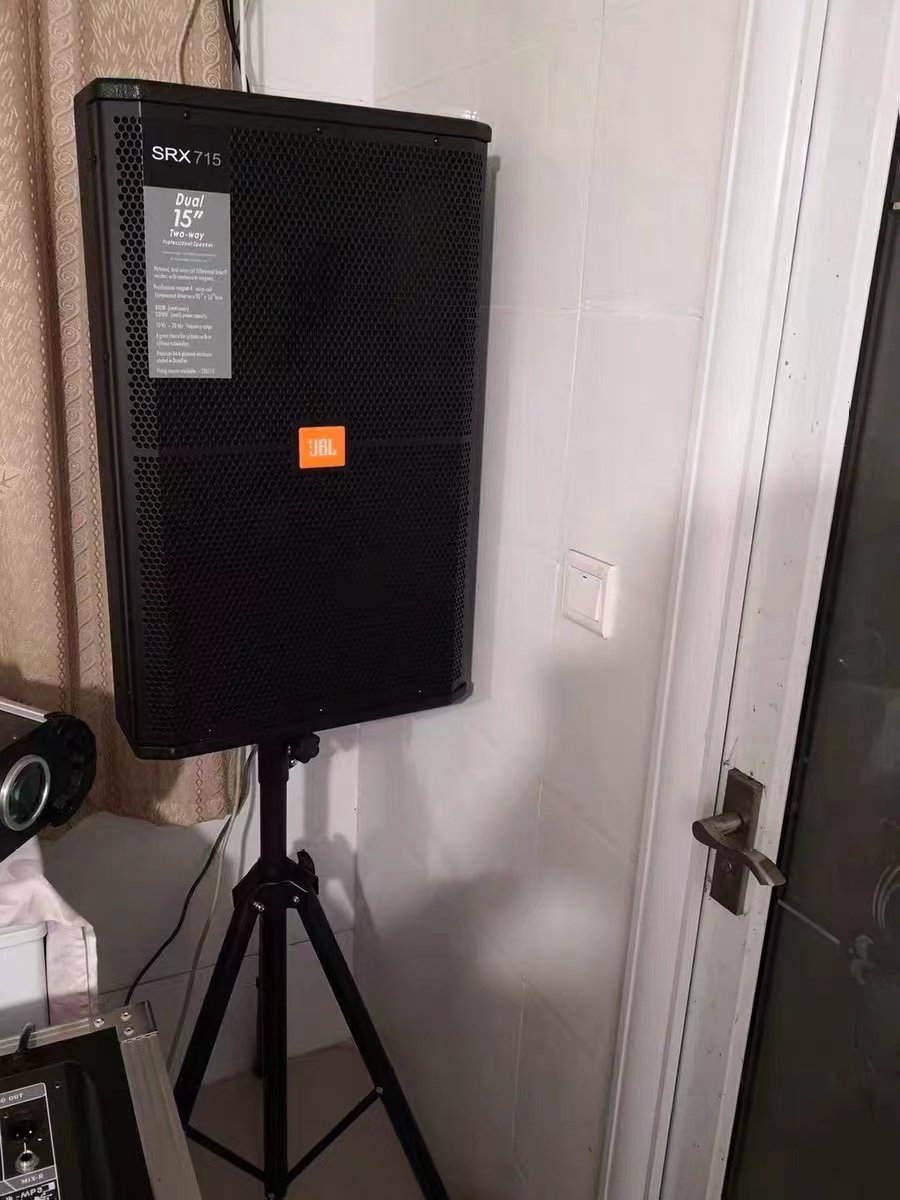 Second-hand product SRX715 speaker professional stage performance loudspeakers high power outdoor speaker