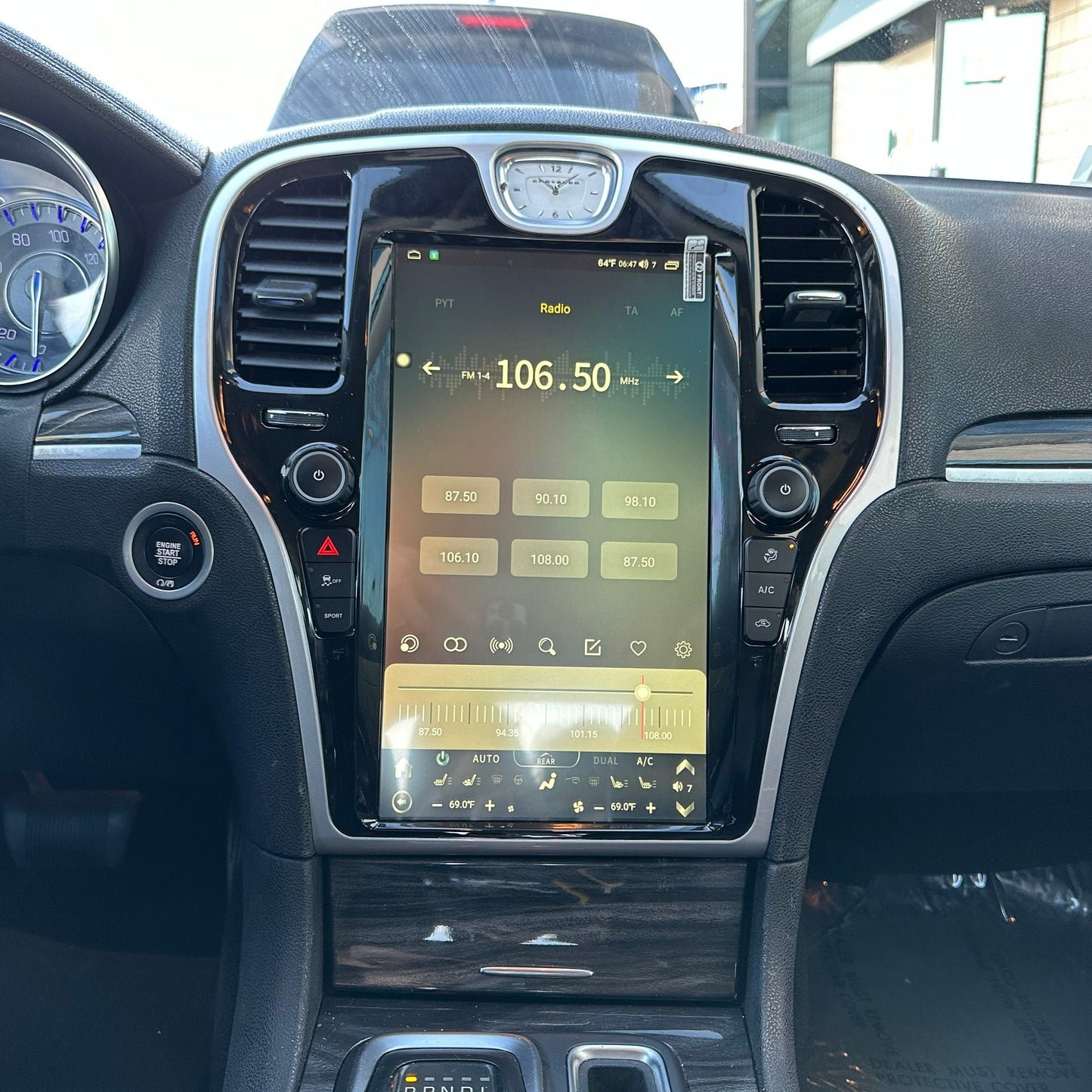 13.6 Inch Car Android Radio Vertical Tesla Style Touch Screen for Chrysler 300 300c 2013 - 2023 Auto Dashboard Accessories