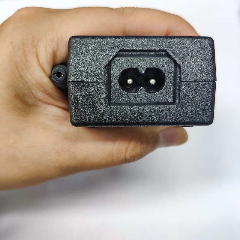 Universal Input 100 To 240Vac Compatible Durable Desktop 15V 4A Adapter For Speaker Electrical Appliances
