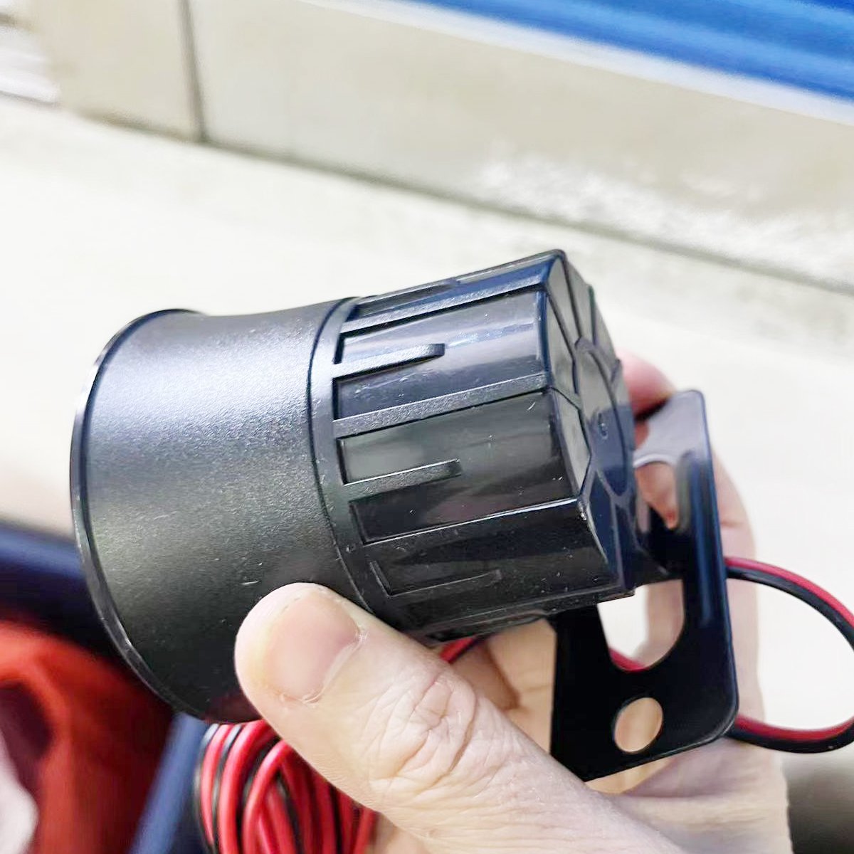 FLT Factory Hot Sale Fire Strobe Siren 12V Electric Sound Horn Loud Car Motorcycle Horn Warning Alarm Fire Siren Speaker