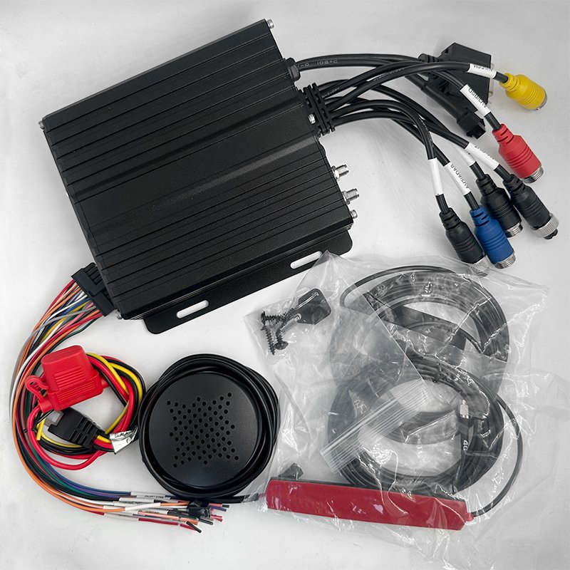 Daovay 4G Gps Wifi Mdvr Adas Forward Collision Warning Driver Fatigue Alarm for Taxi Truck School Bus Mobile Dvr Camera