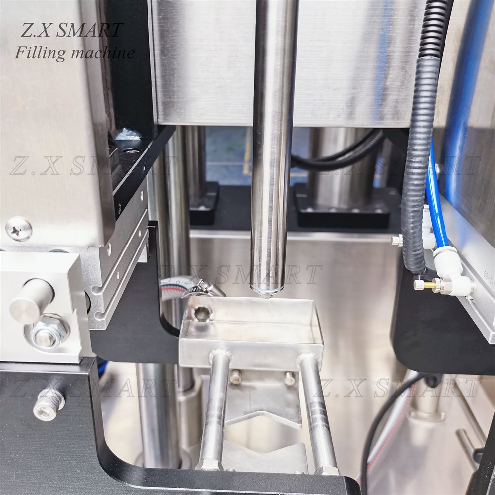 ZXSMART High-tech Tracking Filling Antifreeze Liquid Motor Engine Oil Bottle Car Oil Filling Machine