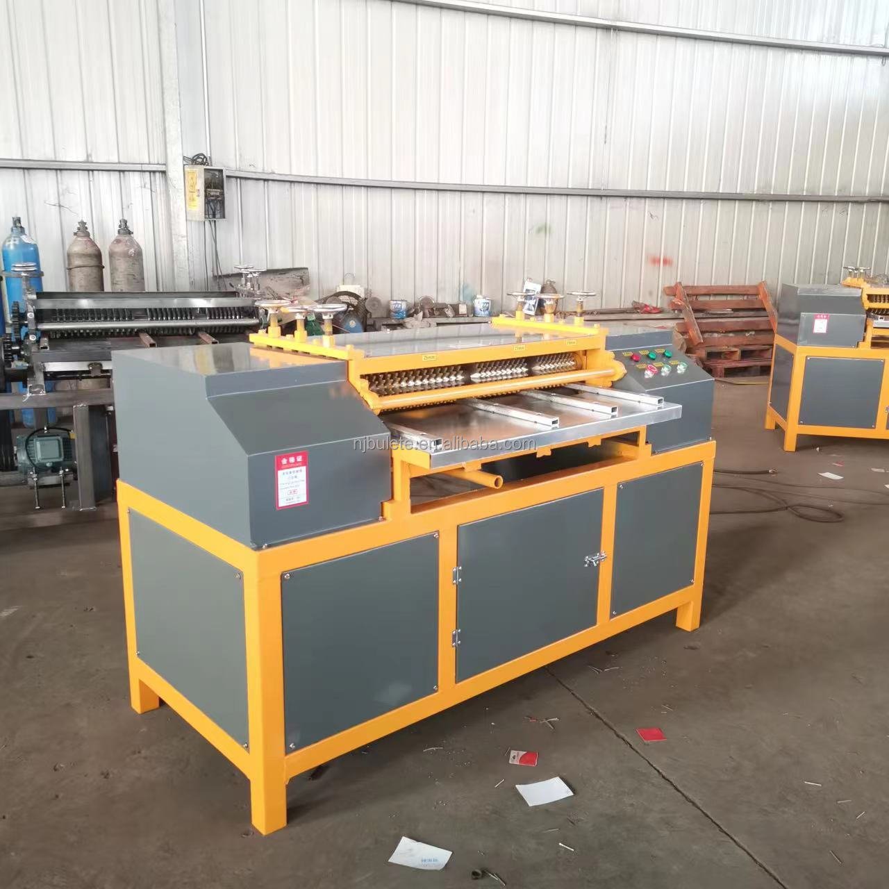 Air Condense Radiator Separator Machine Scrap Copper Wire Recycling Machine Aluminum Clad Iron Radiator Stripping Machine