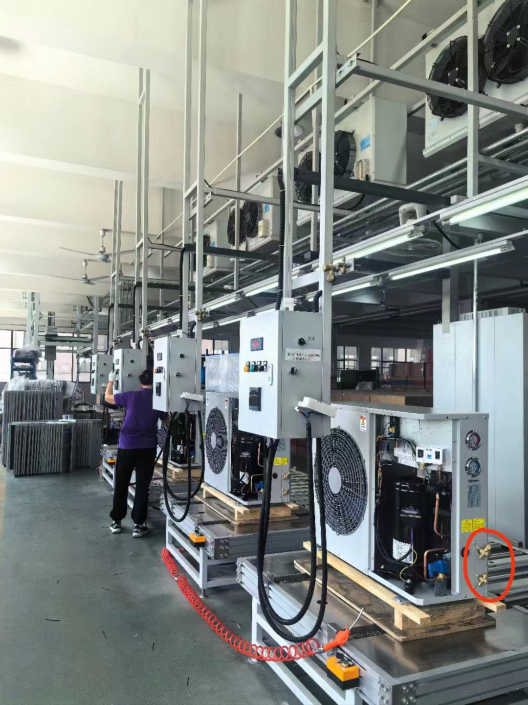 Energy Saving Solar Panel Power DC Inverter Outdoor l Type Refrigeration Condensing Unit for Cold Room Low Price China Made